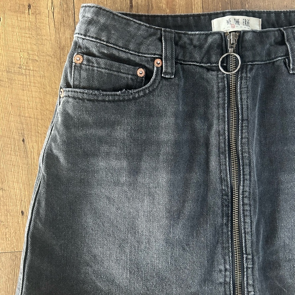 Free People We The Free Black Denim Zip front Mini Skirt Size 26 (US 2) - Picture 3 of 10